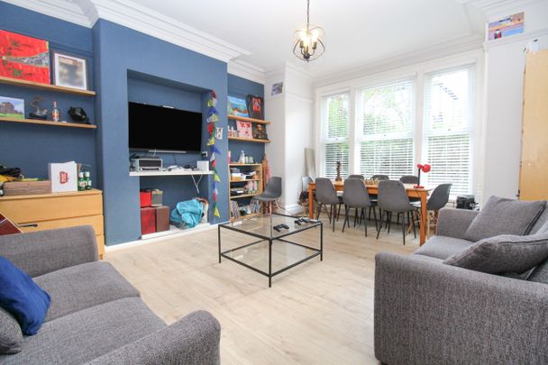 BILLS INCLUDED – Wood Lane, Headingley, Leeds, LS6 - Photo 1