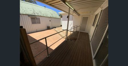 walking distance to train station - Photo 2