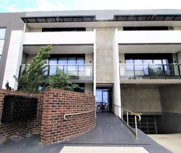 Ground Floor Delight Perfect for Entertaining - Photo 4