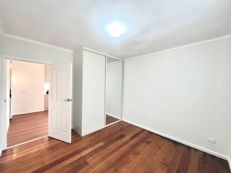 THREE BEDROOM HOME IN CENTRAL LOCATION - Photo 4