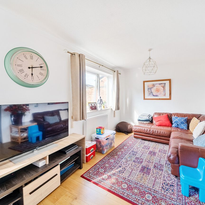 4 bedroom detached house to rent - Photo 1