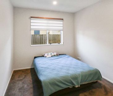 Three Bedroom Brick & Tile Modern Home!! - Photo 2