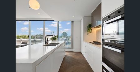 Luxury Furnished Residence with Spectacular Terrace & Park Views - Photo 2