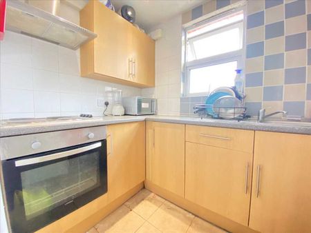 1 bedroom in a house share to rent - Photo 5