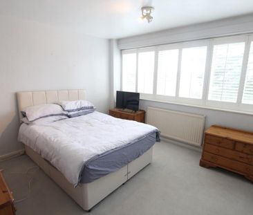 Craigmore Tower, Woking - 2 bedrooms Property for lettings - Seymours - Photo 3