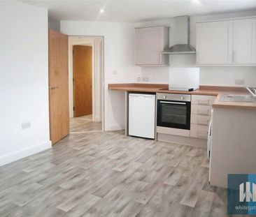 Bradford Road, Batley, WF17 - Photo 4