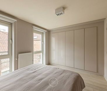 Trendy woning, met autostaanplaats, nabij Gravensteen - Photo 2
