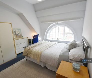 1 bedroom in a flat share to rent - Photo 3