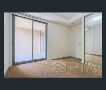 SPACIOUS 72SQM ONE BEDROOM + STUDY WITH LARGE TERRACE & PARKING - Photo 2