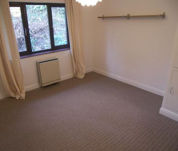 29, Bolton Grange, Yeadon, Leeds, West Yorkshire, LS19 7FR - Photo 4