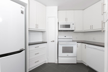 For Lease - 9 Deer Park Crescent Unit# 1106, Toronto, Ontario - Photo 3