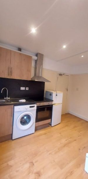 Studio Flat, London, N4 - Photo 1