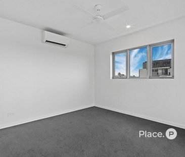 A Sensational Lifestyle Awaits in ‘Dream’ - Ground Floor Unit, with... - Photo 2