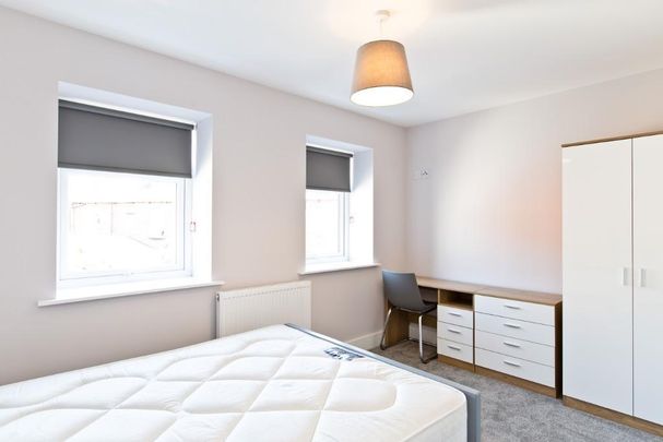 2 bedroom private hall to rent - Photo 1