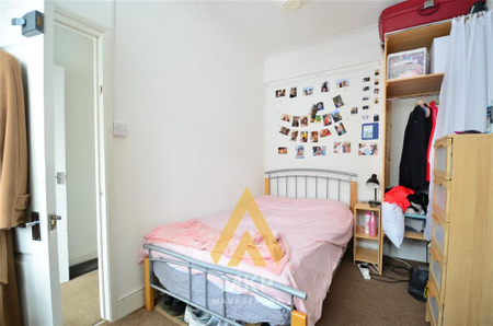 4 bedroom terraced house to rent - Photo 4