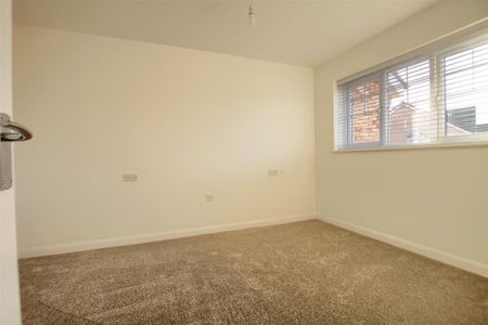 3 bedroom end of terrace house to rent - Photo 2