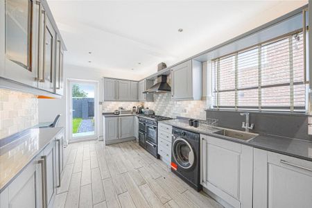 1 bedroom in a house share to rent - Photo 3