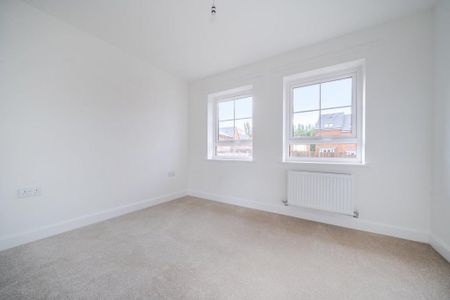 3 bedroom end of terrace house to rent - Photo 3