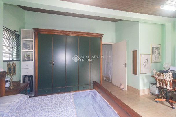 Casa com 4 quartos e 189m² para alugar em Moinhos de Vento, Porto Alegre. - Photo 1