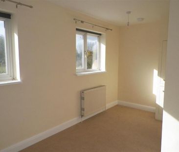2 bedroom end of terrace house to rent - Photo 4