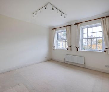 4 bedroom terraced house to rent - Photo 3