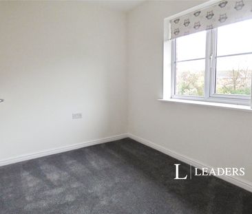 3 bedroom house to rent Faulkner Gardens, Wick, Littlehampton, BN17 - Photo 2