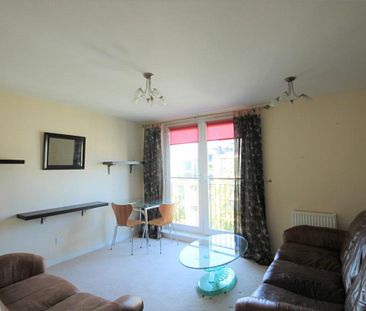 2 bed flat for rent in West Pilton - Photo 3