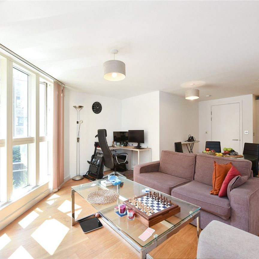 Heligan House, Canada Water - Photo 1