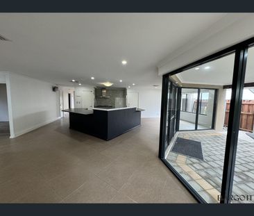 19 Mona Vale Loop, Ellenbrook, WA 6069 - Photo 6
