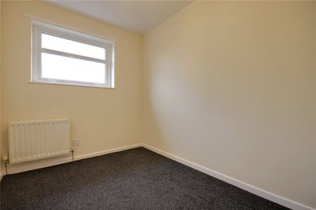 3 bed terraced house to rent in Oakley Walk, Eston, TS6 - Photo 3