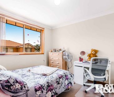 Spacious Townhouse - Photo 3