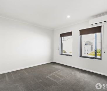 Light, bright 3 x 2 home - Photo 2