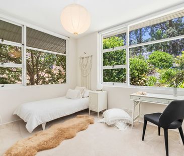 A Rare Mid-Century Treasure - Where Timeless Design Meets Tranquil ... - Photo 6