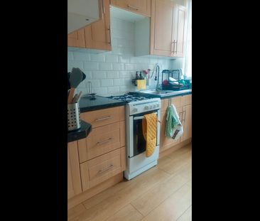 3 Bed Semi-Detached House, Ashcombe Road, SW19 - Photo 2