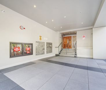 Sunny, Spacious CBD Living - Photo 5