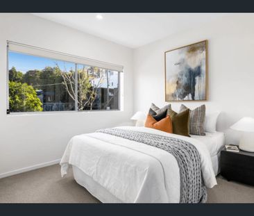 Contemporary apartment with study in heart of New Farm - Photo 5