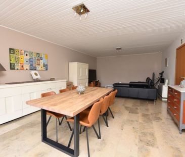 Te Huur: Ruim 2-slaapkamer appartement met terras en garage in Sijsele - Foto 3