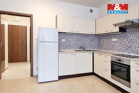 Pronájem bytu 1+kk a garsoniéry 34 m², Honzíkova 610, Praha - Fotografie 2