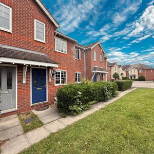 3 bedroom mews to rent - Photo 3