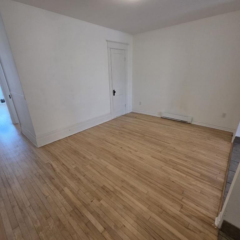 Beau 4½ tranquille et rénové dans Rosemont-La-Petite-Patrie, 1415$/mois. Avec terrasse, près du Plateau et de la piste cyclable. - Photo 1