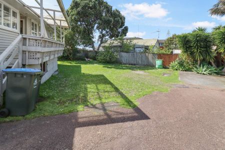 Charming and Well-Maintained Three-Bedroom Family Home - Photo 3