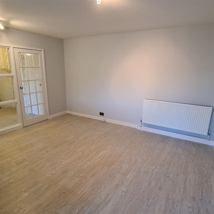 2 bed flat to rent in Stonegrove, Edgware, HA8 - Photo 1
