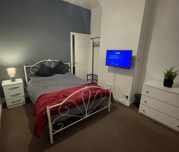 1 Beds - Property - - Photo 4