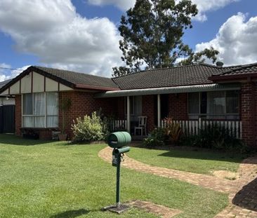 Lovely Brick & Tile Home - Photo 2