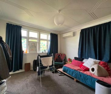 Two-bedroom Gem - Photo 6