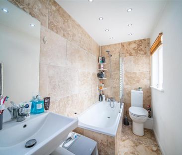 3 bedroom end of terrace house to rent - Photo 2