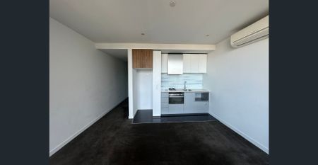 Light & Spacious 1 Bedroom in Prime Location - Photo 3