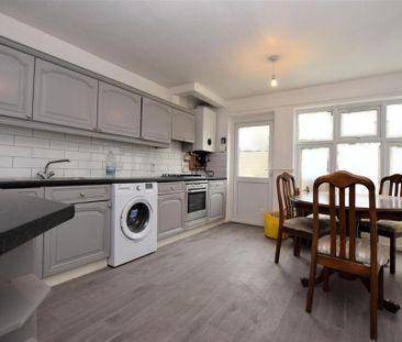 3 bedroom semi-detached house to rent - Photo 5