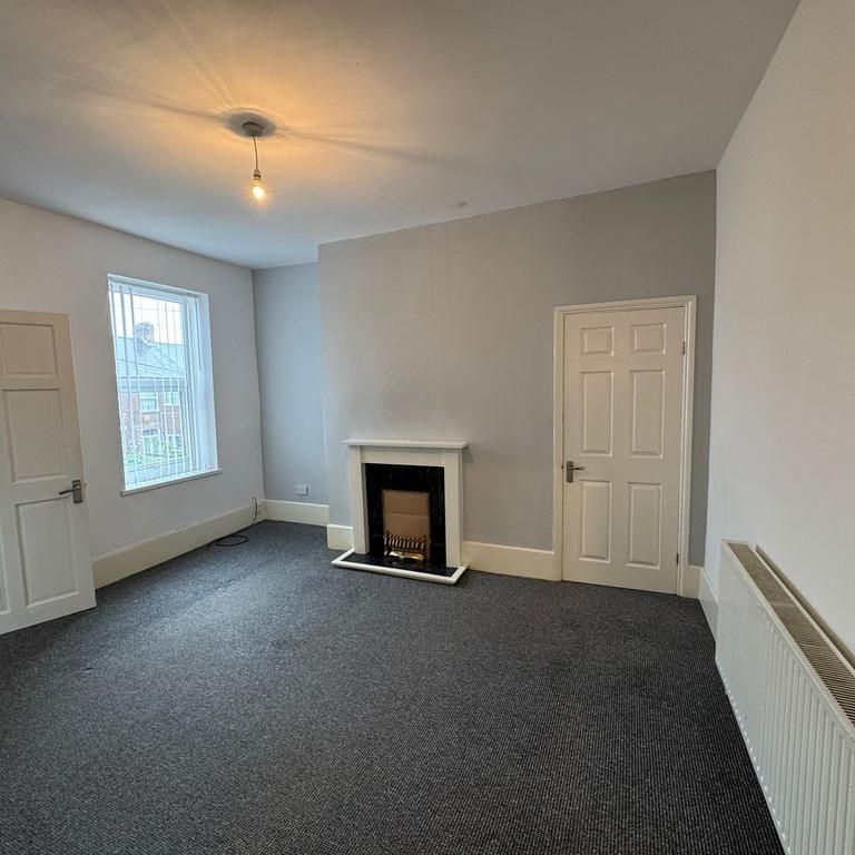 3 bedroom flat to rent - Photo 1