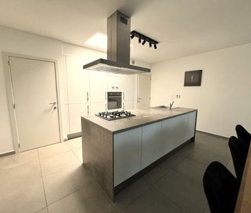 Appartement te huur in Roeselare voor € 850 met 2 slaapkamers - Photo 2